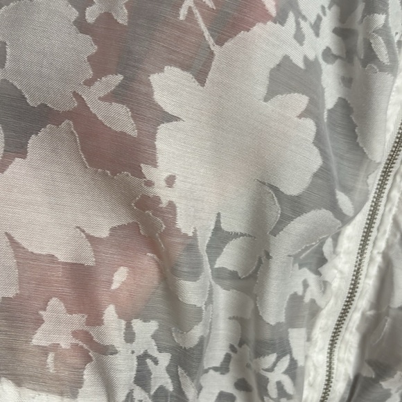 Chico's White Sheer With Flower Cut Out Look Jacket/Cardigan Size 1 - Picture 13 of 16